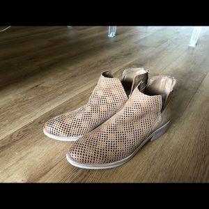 Dolce Vita Booties 6 1/2